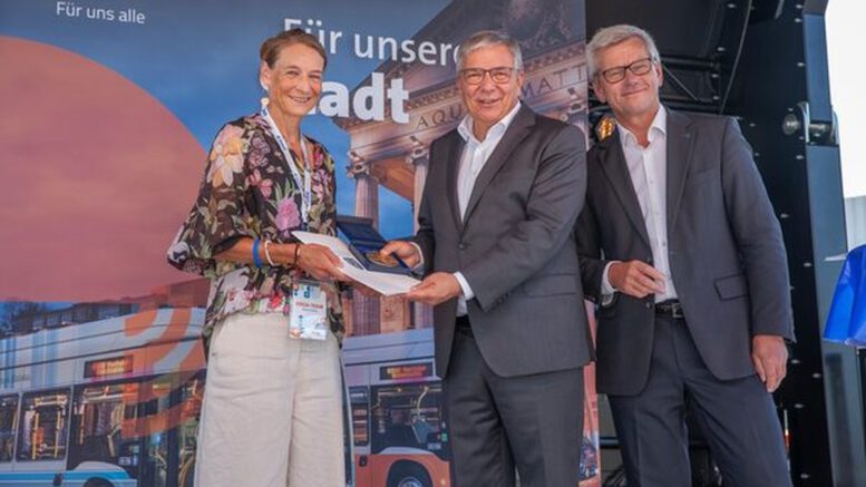 150 Jahre Nahverkehr in Wiesbaden: Museumsbus und Jubiläumsflotte zogen Publikum an