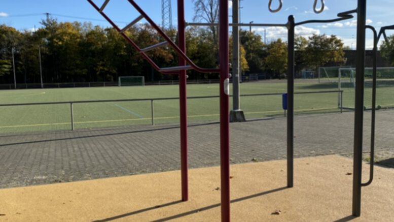 Amöneburg: Calisthenics Station und neuer Basketballkorb auf städtischem Sportplatz eröffnet Amöneburg: Calisthenics Station und neuer Basketballkorb auf städtischem Sportplatz eröffnet