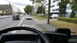 Frontkameras in Wiesbadener Bussen dokumentieren zahlreiche Falschparker
