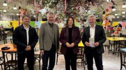 Frühlingsmarkt in der Langgasse füllt leerstehende SportScheck Filiale mit Handel und Kultur