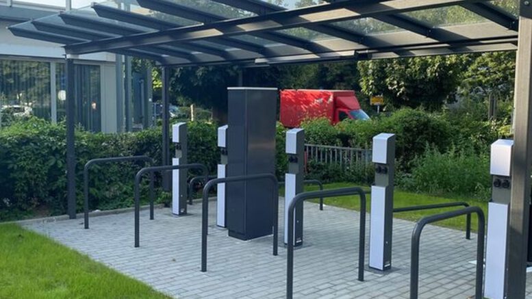 Überdachte Fahrradstation am Elsässer Platz ergänzt Parkhaus um Ladeangebote und Service Überdachte Fahrradstation am Elsässer Platz ergänzt Parkhaus um Ladeangebote und Service