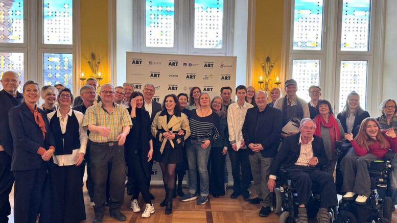 Wiesbaden startet inklusives Kunstprojekt mit zehn Künstler-Tandems und Auktion