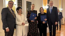 Wiesbaden zeichnet Scherbakowa und Nawalnaja für Zivilcourage aus und ehrt zwei Lebensretter